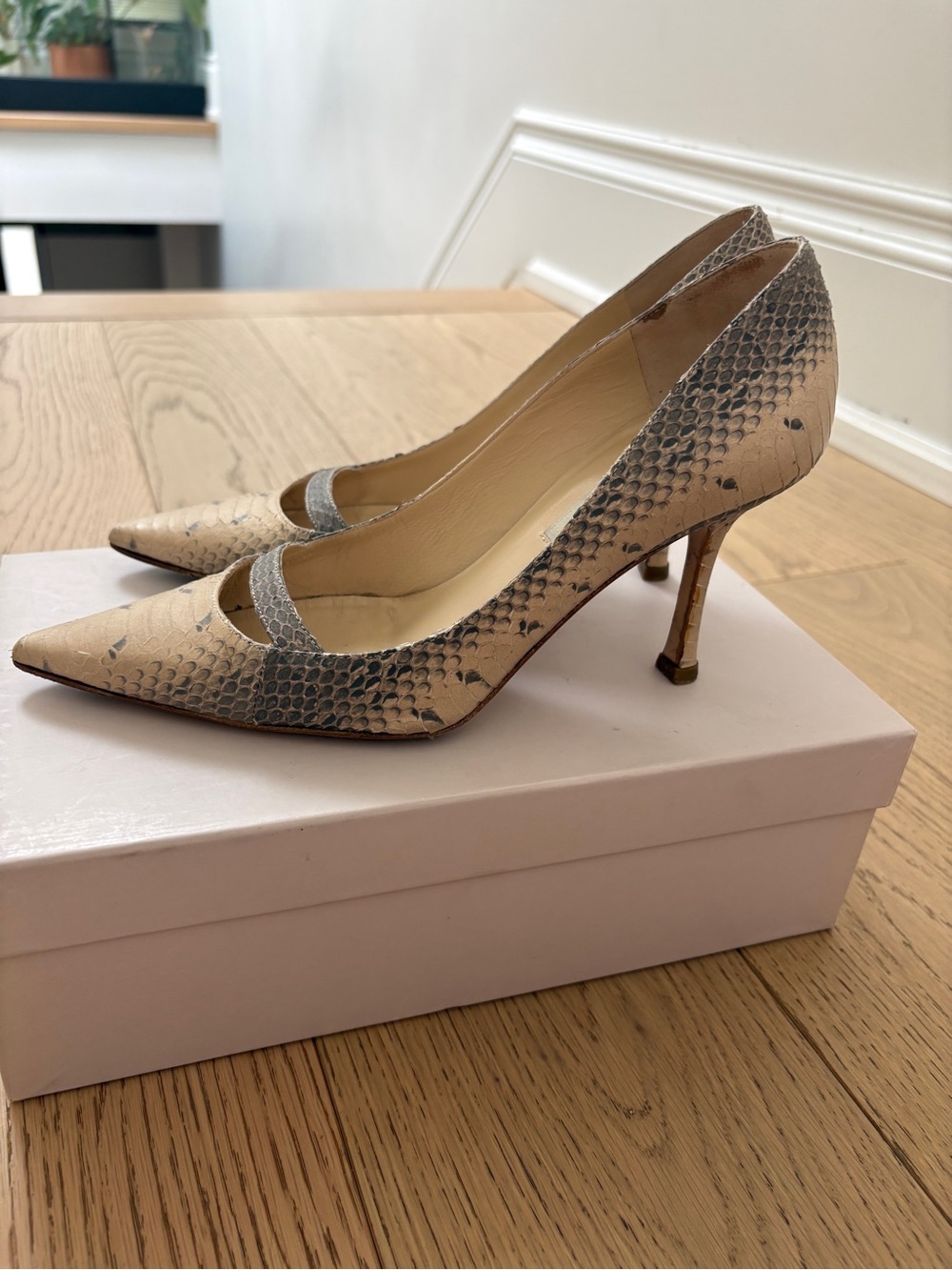 Jimmy Choo - Snakeskin Beige and Gray Pump - Picture 3 of 9